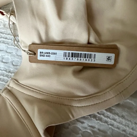 Skims Fits Everybody Unlined Demo Bra 44c in Sand - Picture 5 of 6